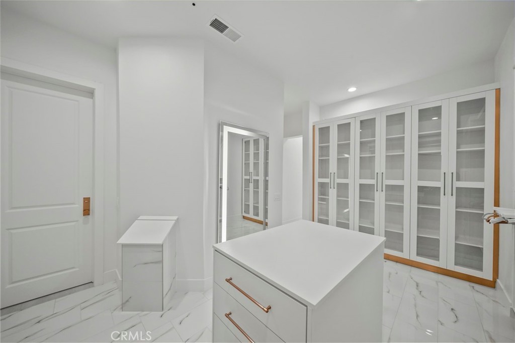 23129 Burbank Boulevard Property Photo 38
