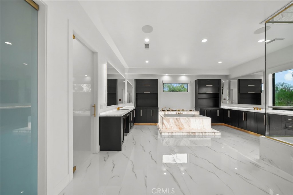 23129 Burbank Boulevard Property Photo 39