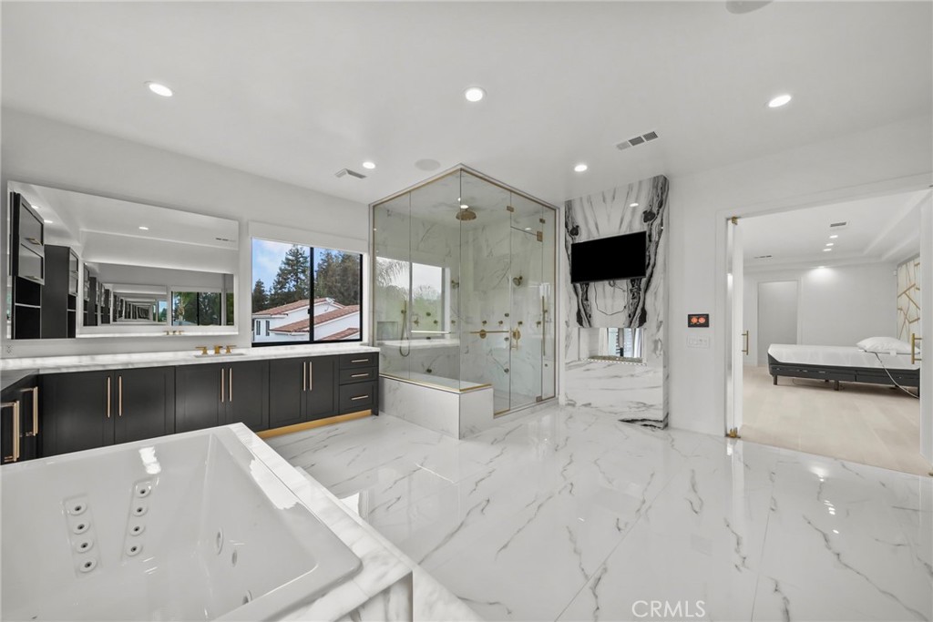 23129 Burbank Boulevard Property Photo 41