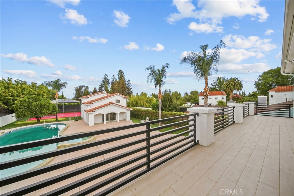 23129 Burbank Boulevard Property Photo 43