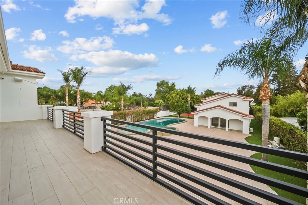 23129 Burbank Boulevard Property Photo 44