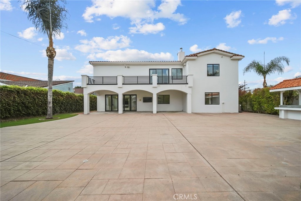 23129 Burbank Boulevard Property Photo 45
