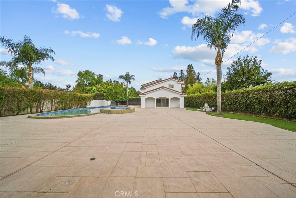23129 Burbank Boulevard Property Photo 47