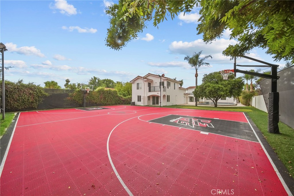 23129 Burbank Boulevard Property Photo 49