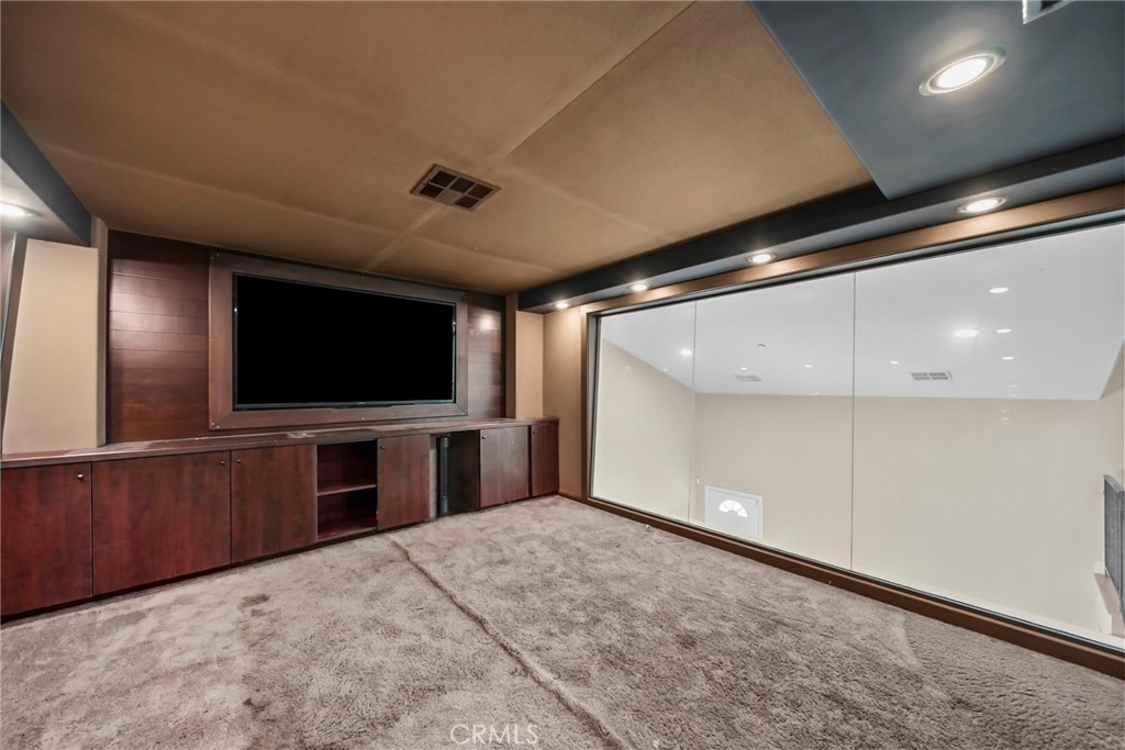 23129 Burbank Boulevard Property Photo 60