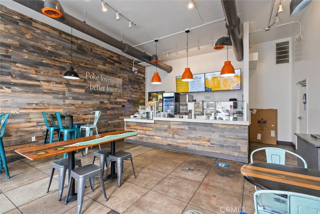 106 W California Avenue Property Photo 8