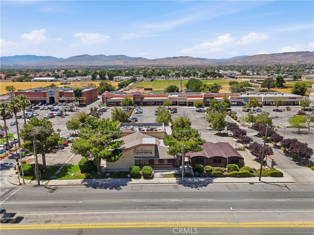 2162 E Palmdale Boulevard Property Photo 2