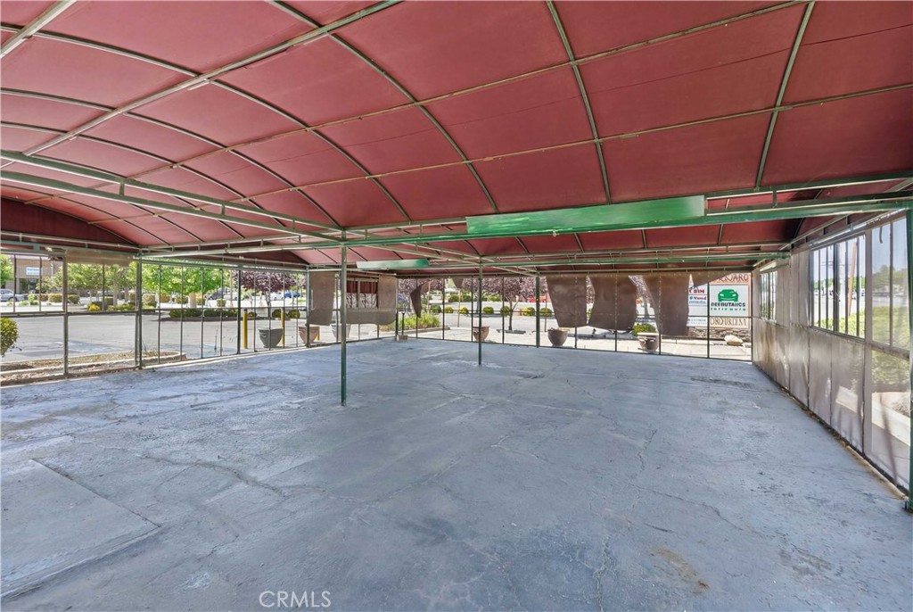 2162 E Palmdale Boulevard Property Photo 10