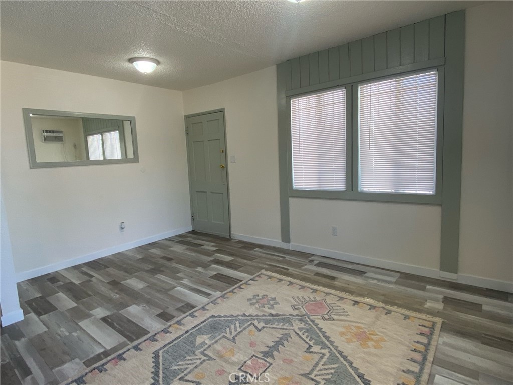 118 E Gardena Property Photo 3