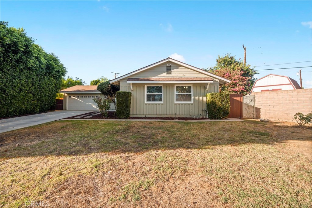 22923 Arminta Street Property Photo 3