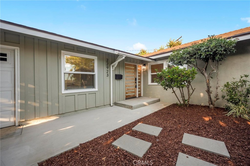 22923 Arminta Street Property Photo 5