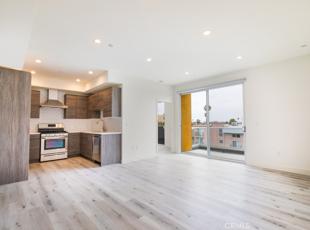 1545 S Fairfax Property Photo 19