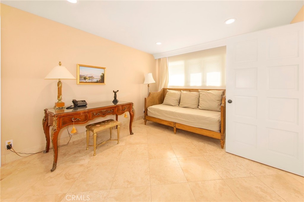 3546 Dixie Canyon Property Photo 2