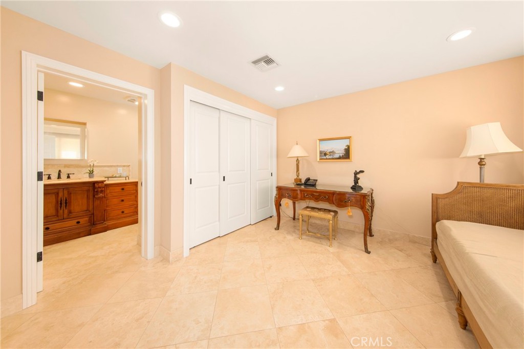 3546 Dixie Canyon Property Photo 3