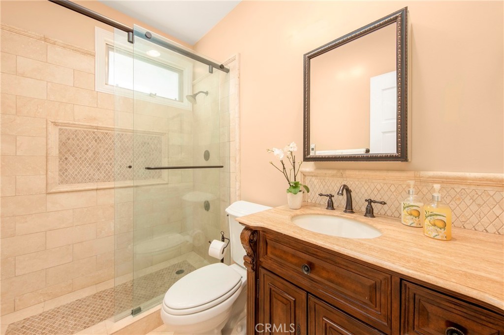 3546 Dixie Canyon Property Photo 4