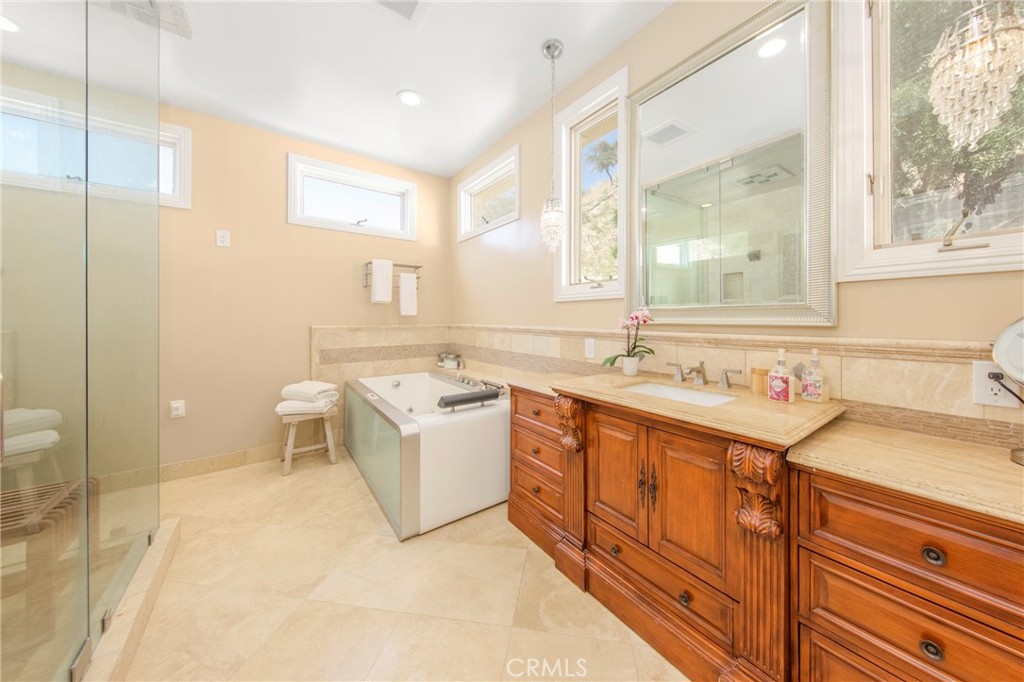 3546 Dixie Canyon Property Photo 12