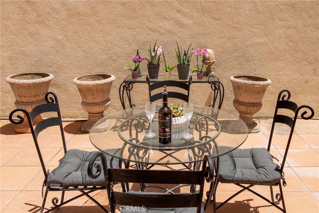 3546 Dixie Canyon Property Photo 14