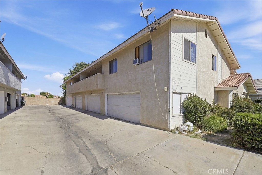 43731 8th Street E Property Photo 4