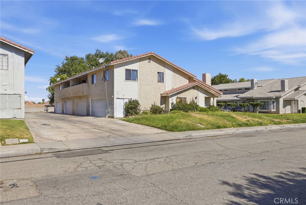 43731 8th Street E Property Photo 10