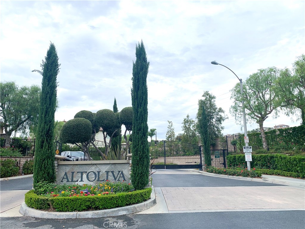 23823 Via Campana Property Photo 2