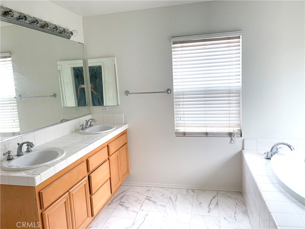 23823 Via Campana Property Photo 9