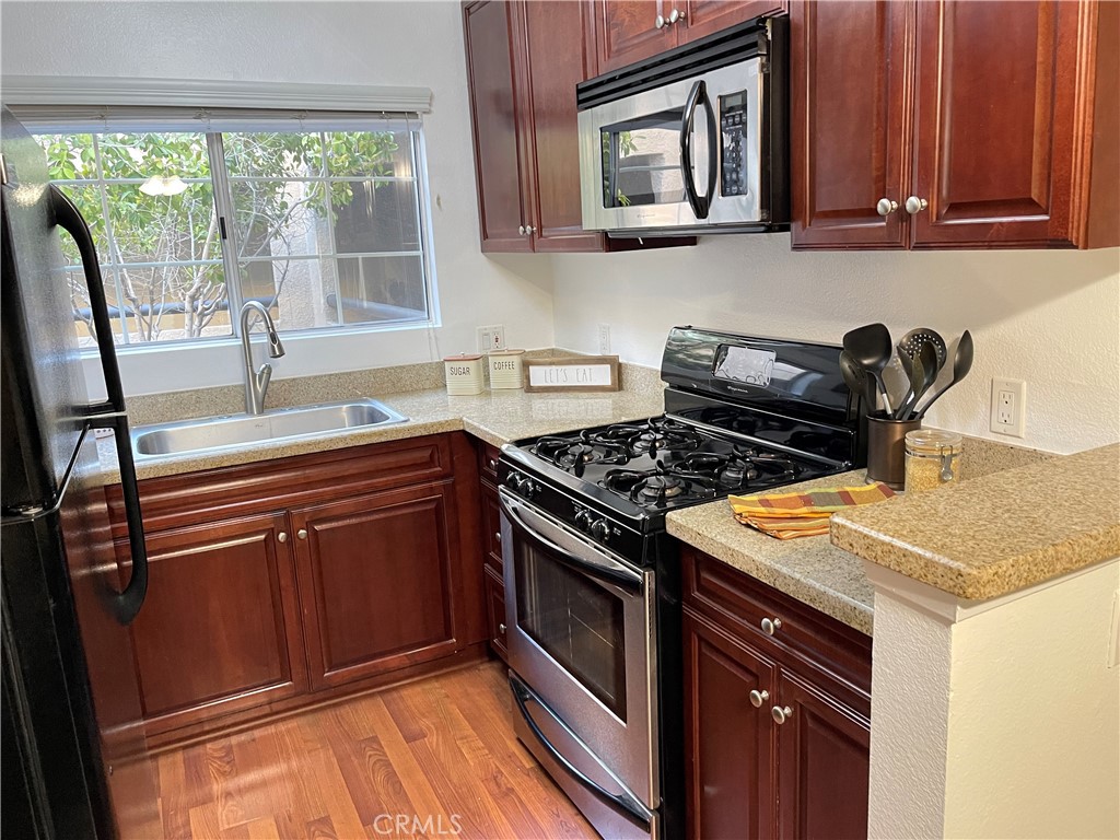 5540 Owensmouth Avenue 204 Property Photo 4