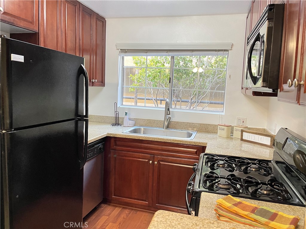 5540 Owensmouth Avenue 204 Property Photo 5