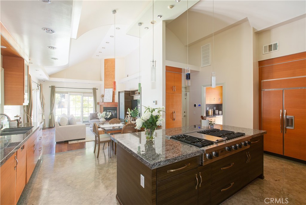 899 S Santa Anita Property Photo 11