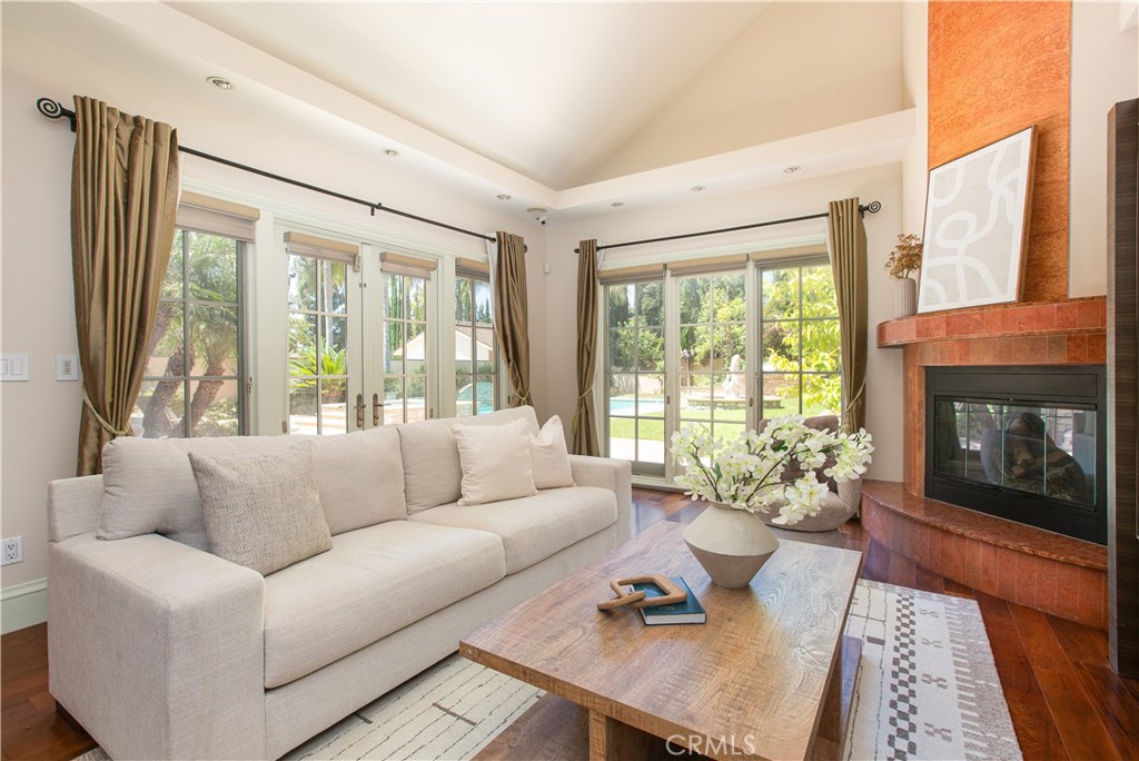 899 S Santa Anita Property Photo 15