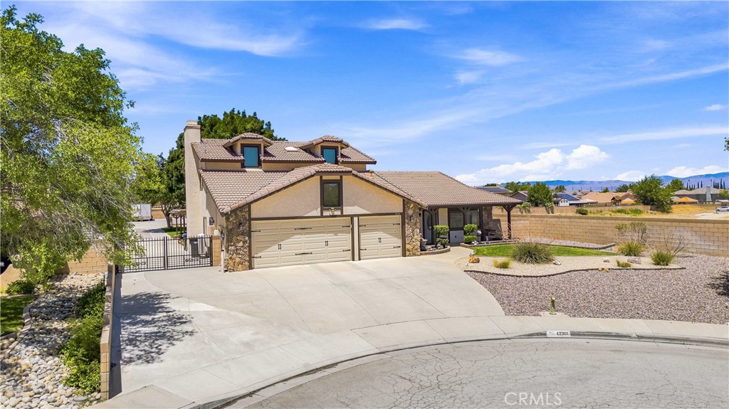 42301 Woodstone Property Photo 3