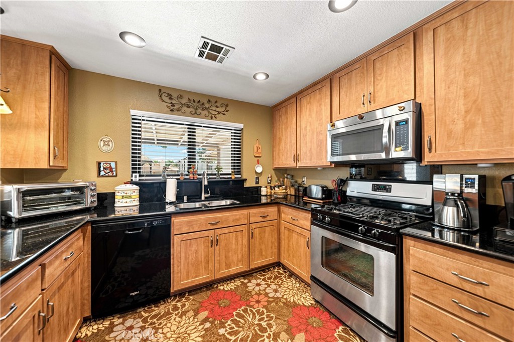 42301 Woodstone Property Photo 15