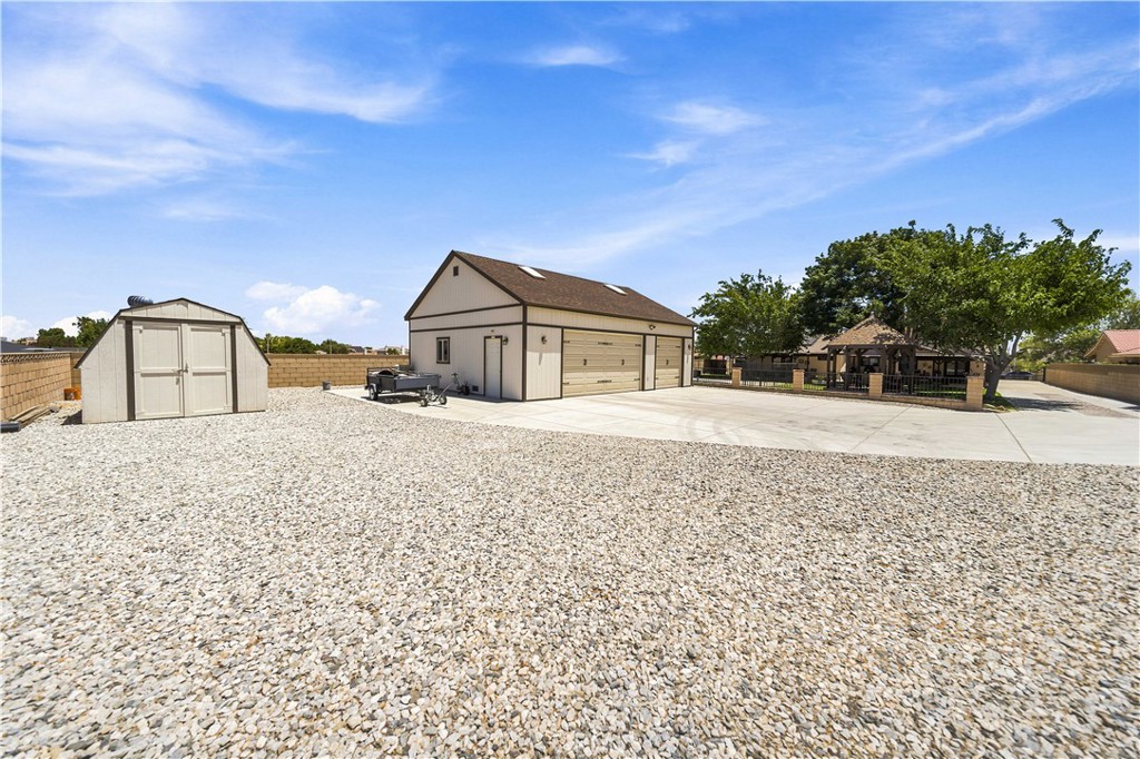 42301 Woodstone Property Photo 34
