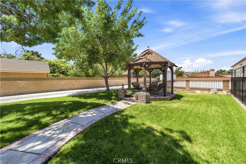 42301 Woodstone Property Photo 37