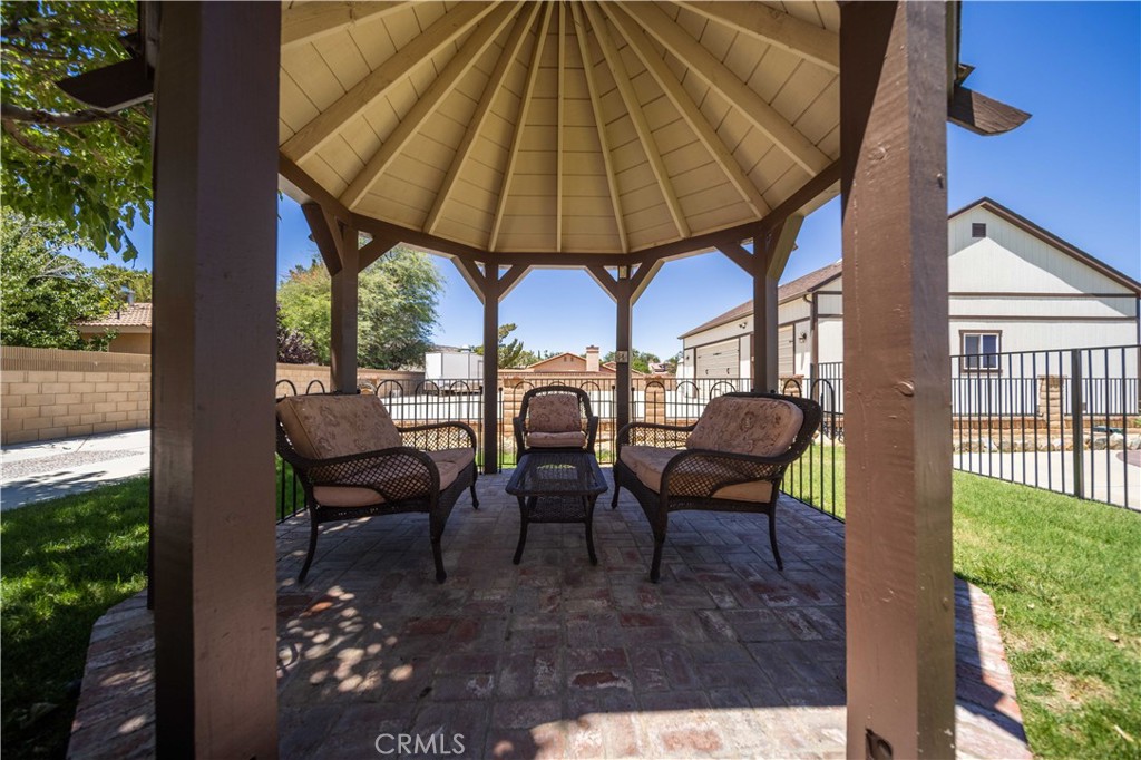42301 Woodstone Property Photo 38