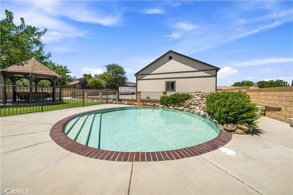 42301 Woodstone Property Photo 39