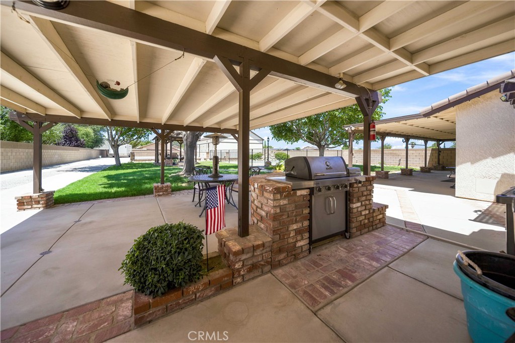 42301 Woodstone Property Photo 44