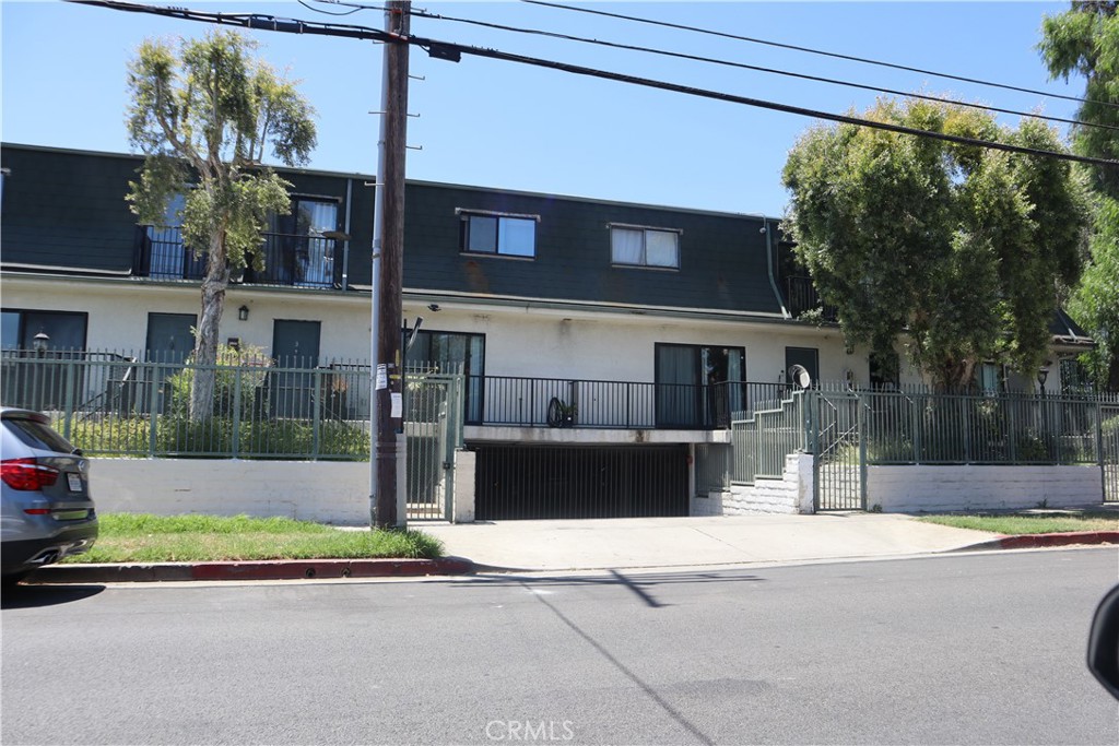9047 Langdon 4 Property Photo 1