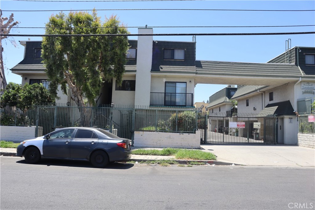 9047 Langdon 4 Property Photo 2