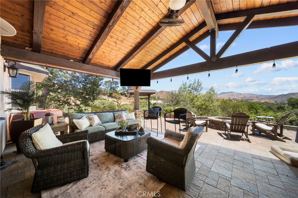 32935 Canyon Quail Trail Property Photo 4