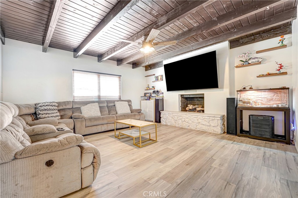 28038 Lakehurst Property Photo