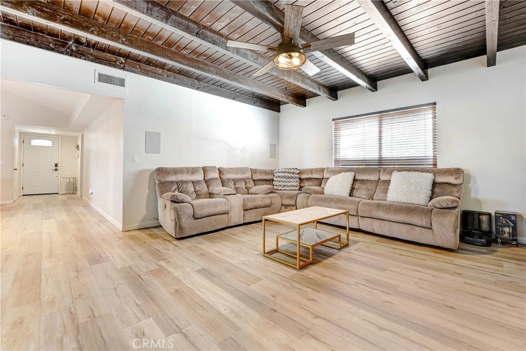 28038 Lakehurst Property Photo 6