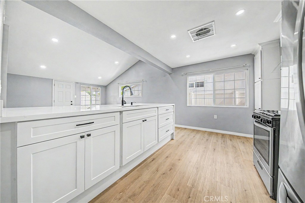 5651 Radford Avenue Property Photo 8