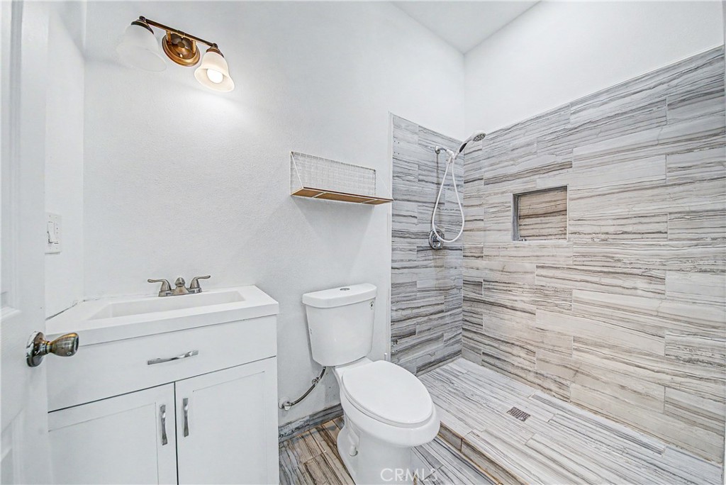 5651 Radford Avenue Property Photo 25