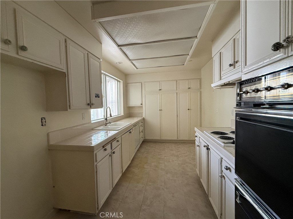 14144 Dickens 310 Property Photo 9