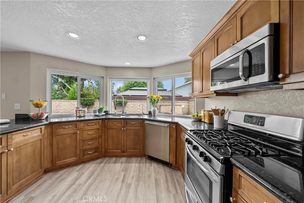 25676 Lochmoor Property Photo 9