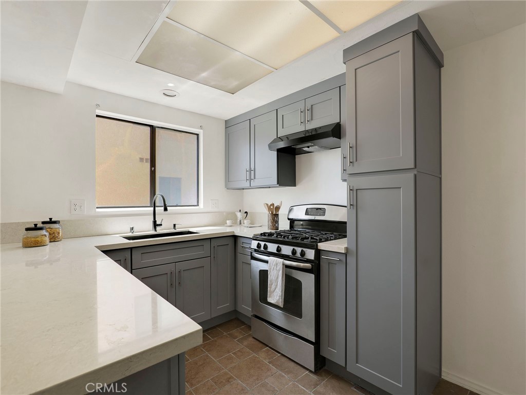 18954 Sherman Way 9 Property Photo 2