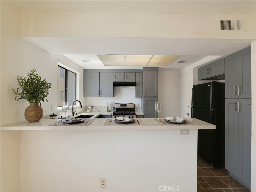 18954 Sherman Way 9 Property Photo 5