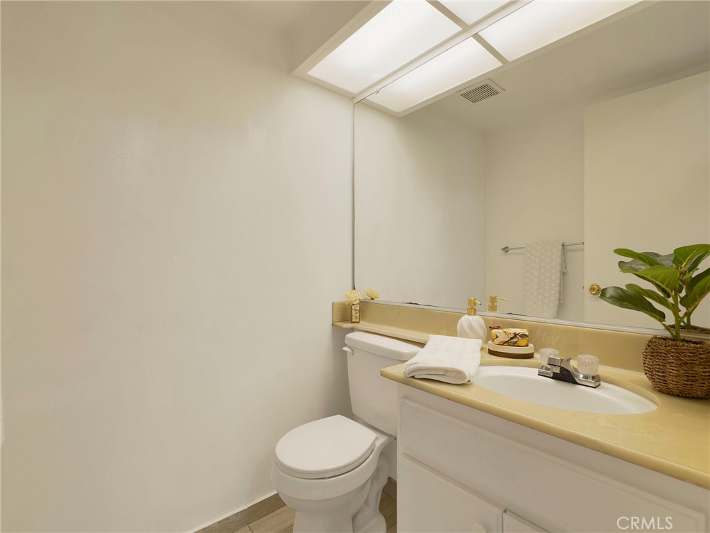 18954 Sherman Way 9 Property Photo 13