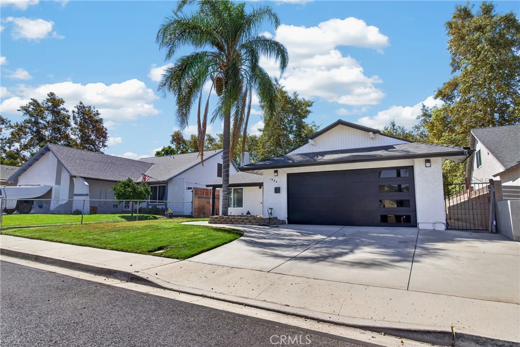 1834 Hillary Court Property Photo 2
