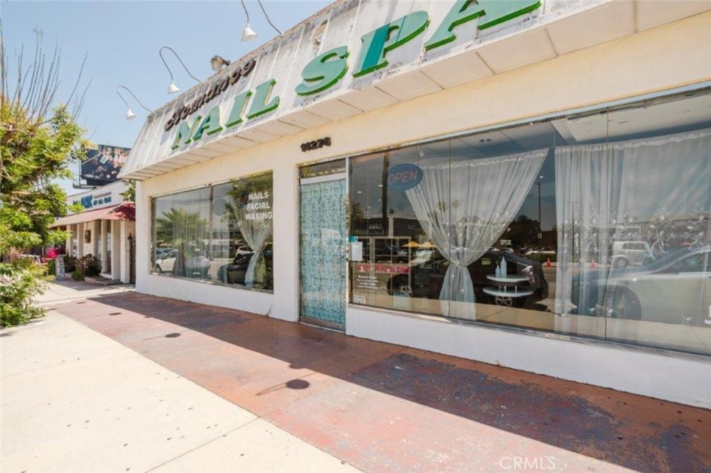 11274 Ventura Boulevard Property Photo 2